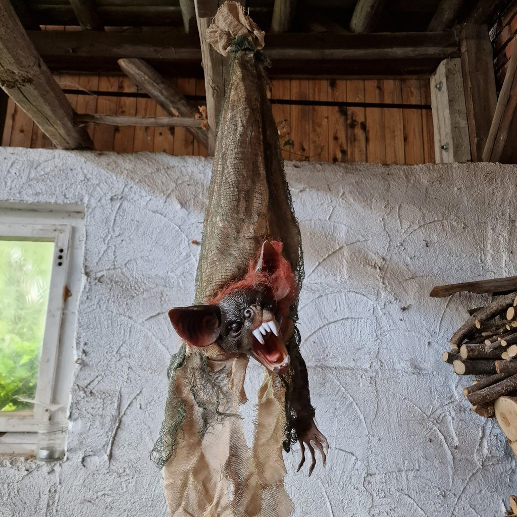Horror animatronic Fledermaus h&auml;ngend image 0