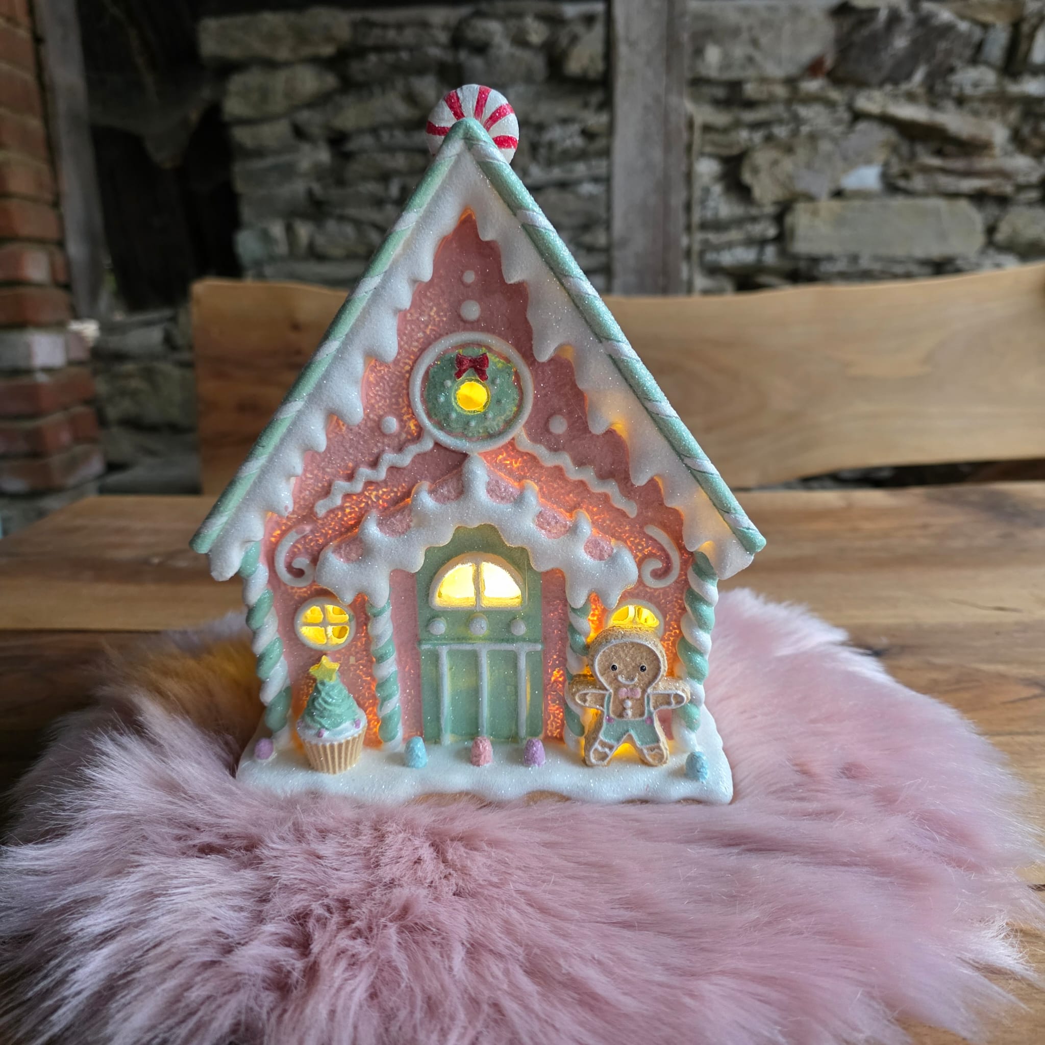 LED Weihnachtshaus &ndash; Funkelnder Weihnachtszauber in Rosa
