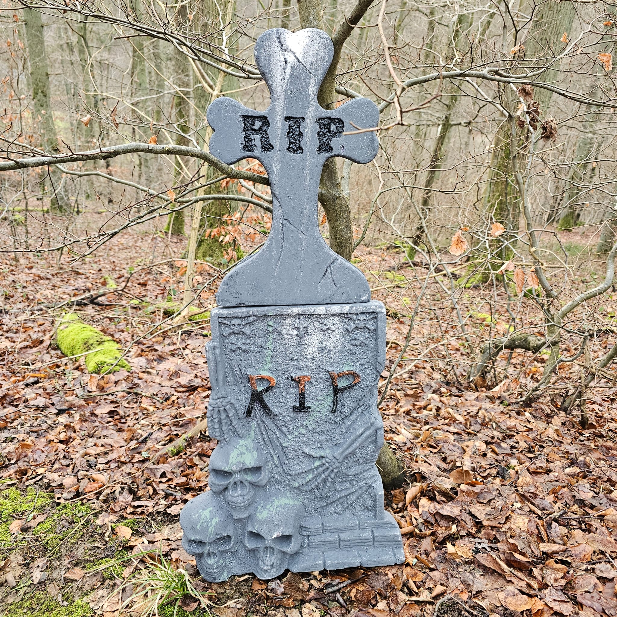 Grabstein Kreuz mit Totenk&ouml;pfen image 0