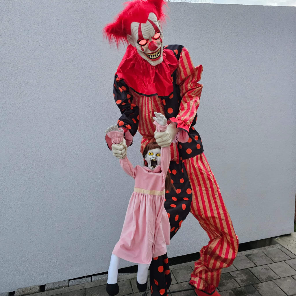 Horrorclown mit schreiendem Kind image 0