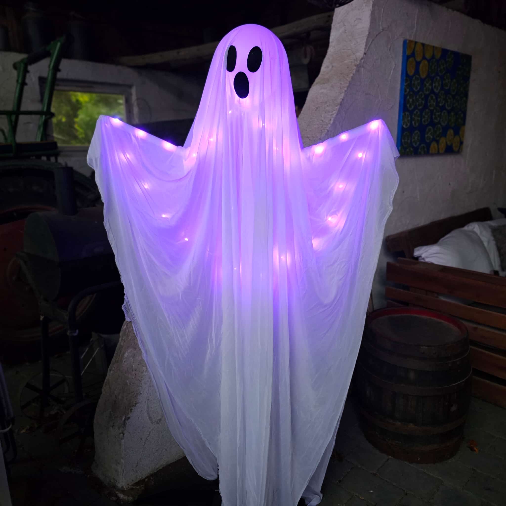 Mystic Ghost, schauriger Geist mit lila Leuchten image 0