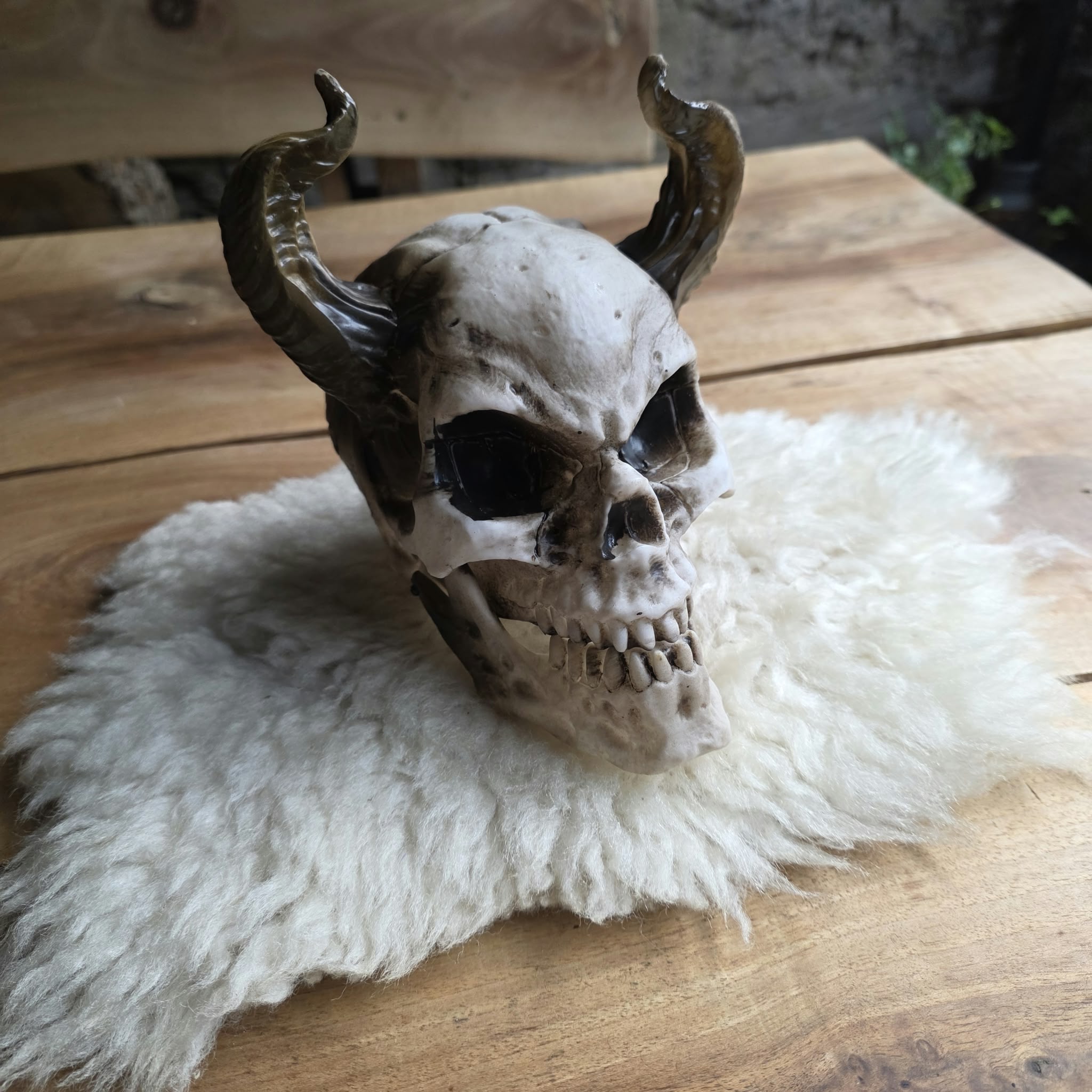 😈☠️ Sch&auml;del mit H&ouml;rnern &ndash; d&uuml;stere Halloween-Deko