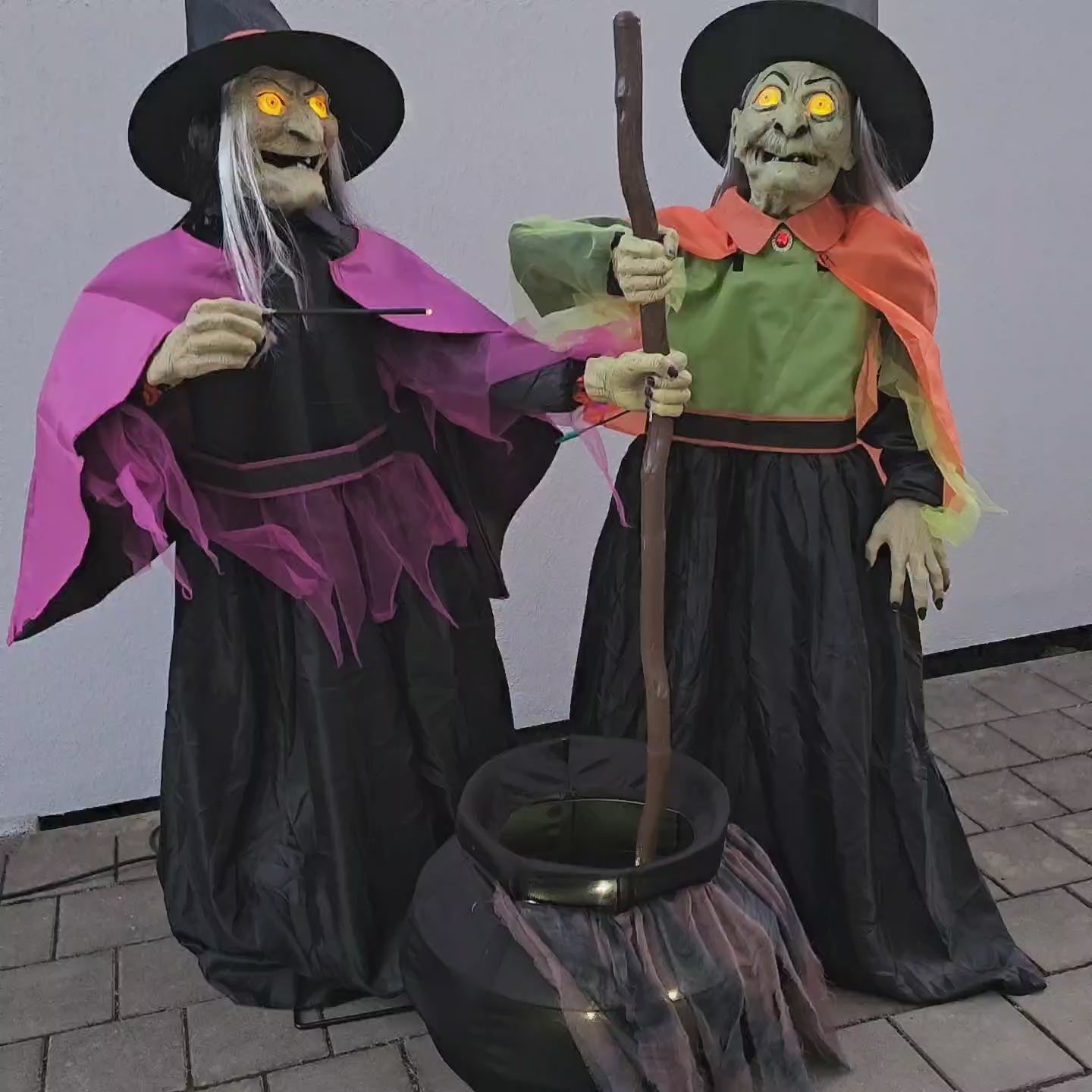 Halloweenfigur "2 Hexen mit Kochtopf"