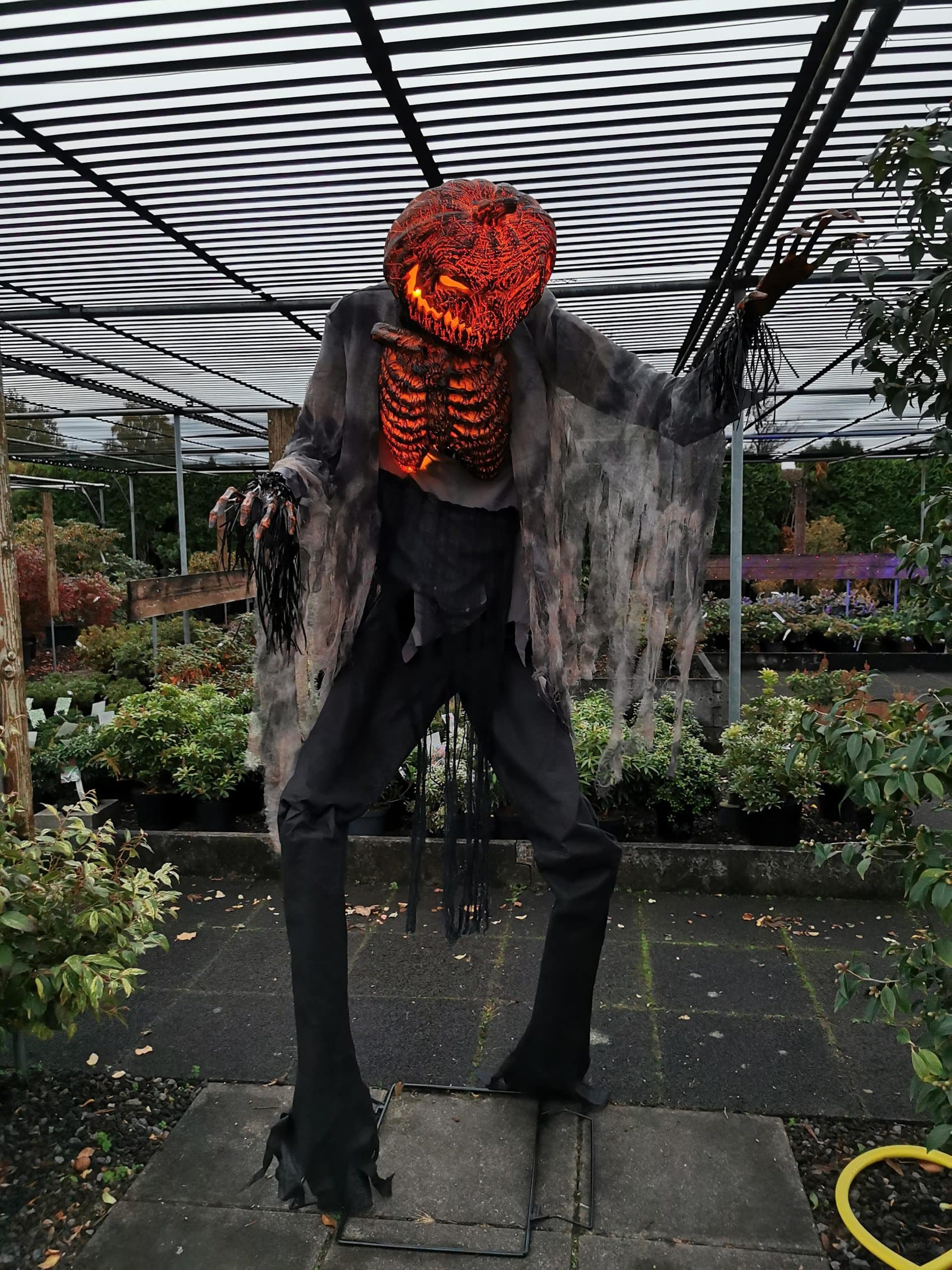 animatronic Gl&uuml;hender Horror K&uuml;rbismann image 0