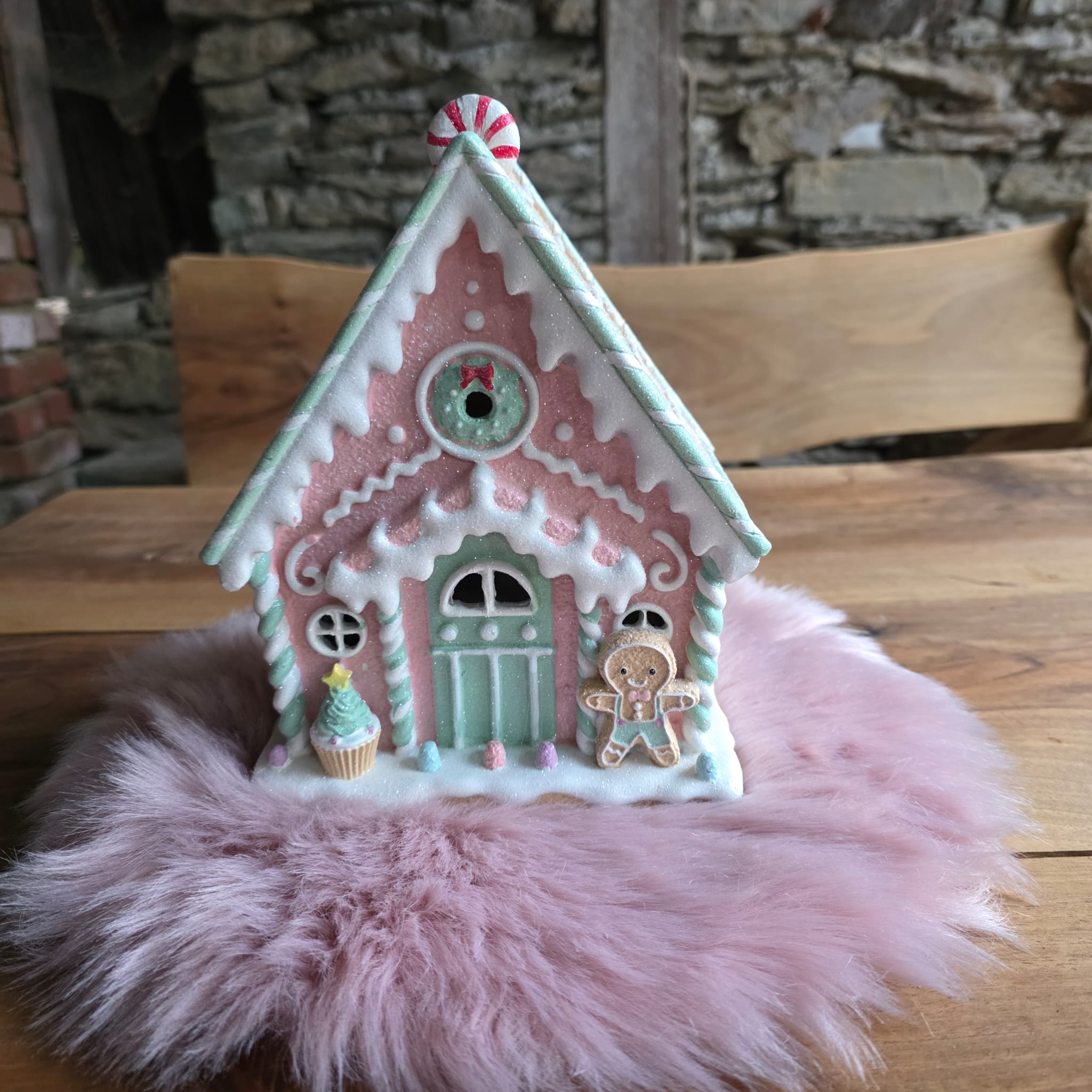 LED Weihnachtshaus &ndash; Funkelnder Weihnachtszauber in Rosa