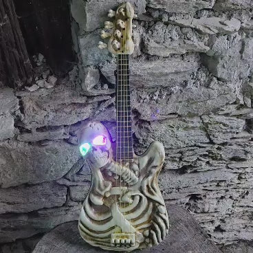 Skelett-Gitarre mit Sound & Beleuchtung &ndash; Rockiger Grusel f&uuml;r Halloween