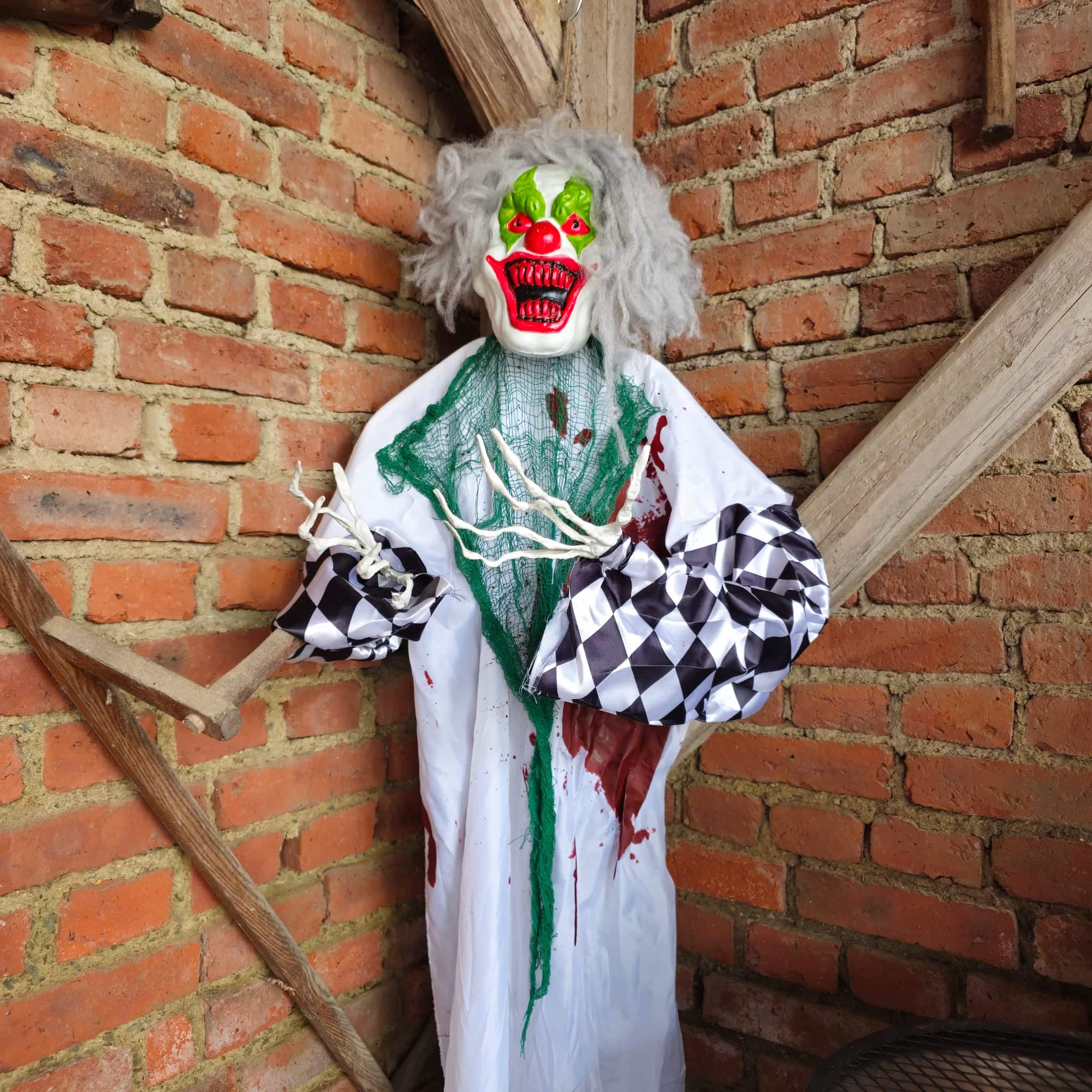 h&auml;ngender blutiger Clown Zitto image 0