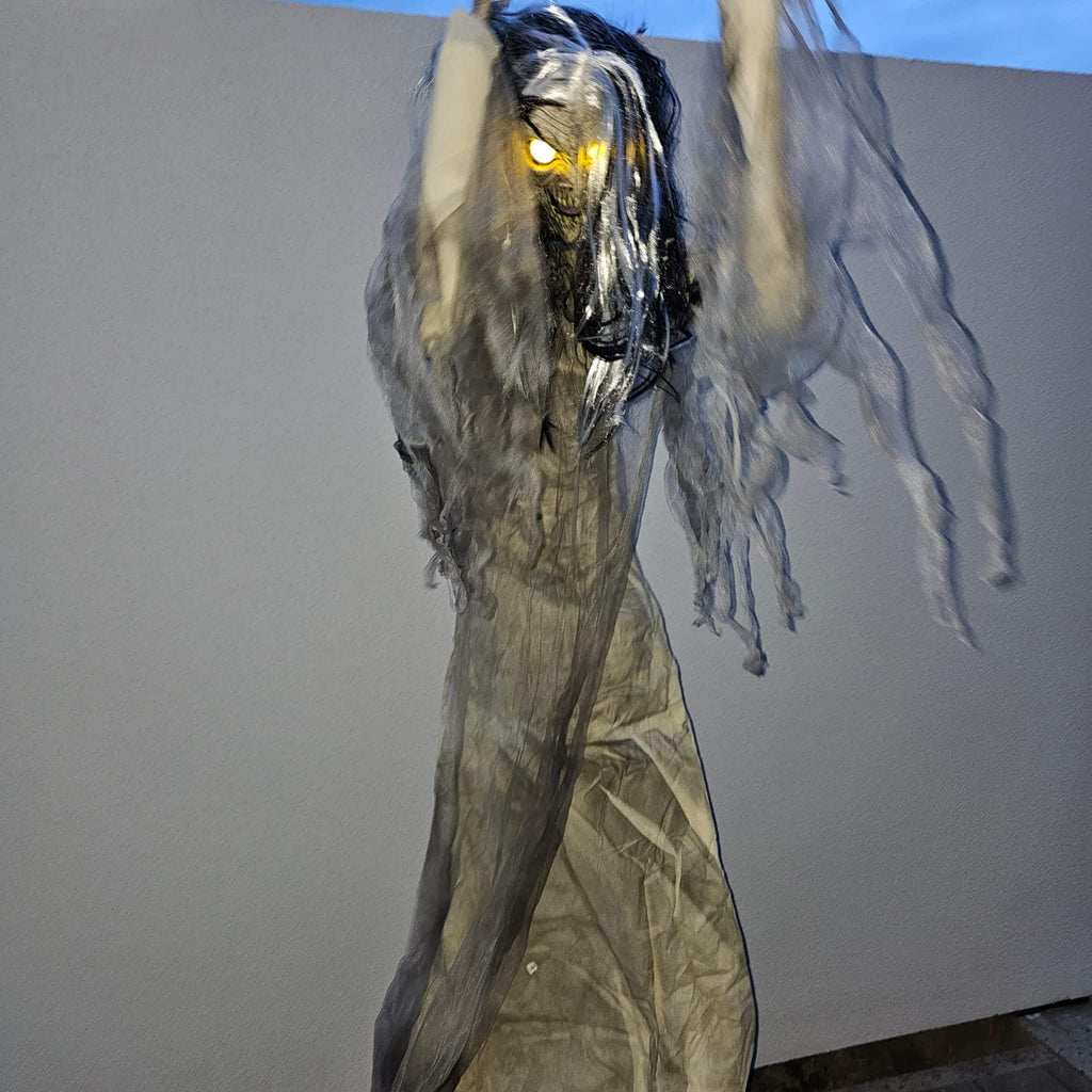 Schreiende Psycho-Frau Vivien &ndash; 210 cm Horrorfigur mit Sound & Bewegung image 0