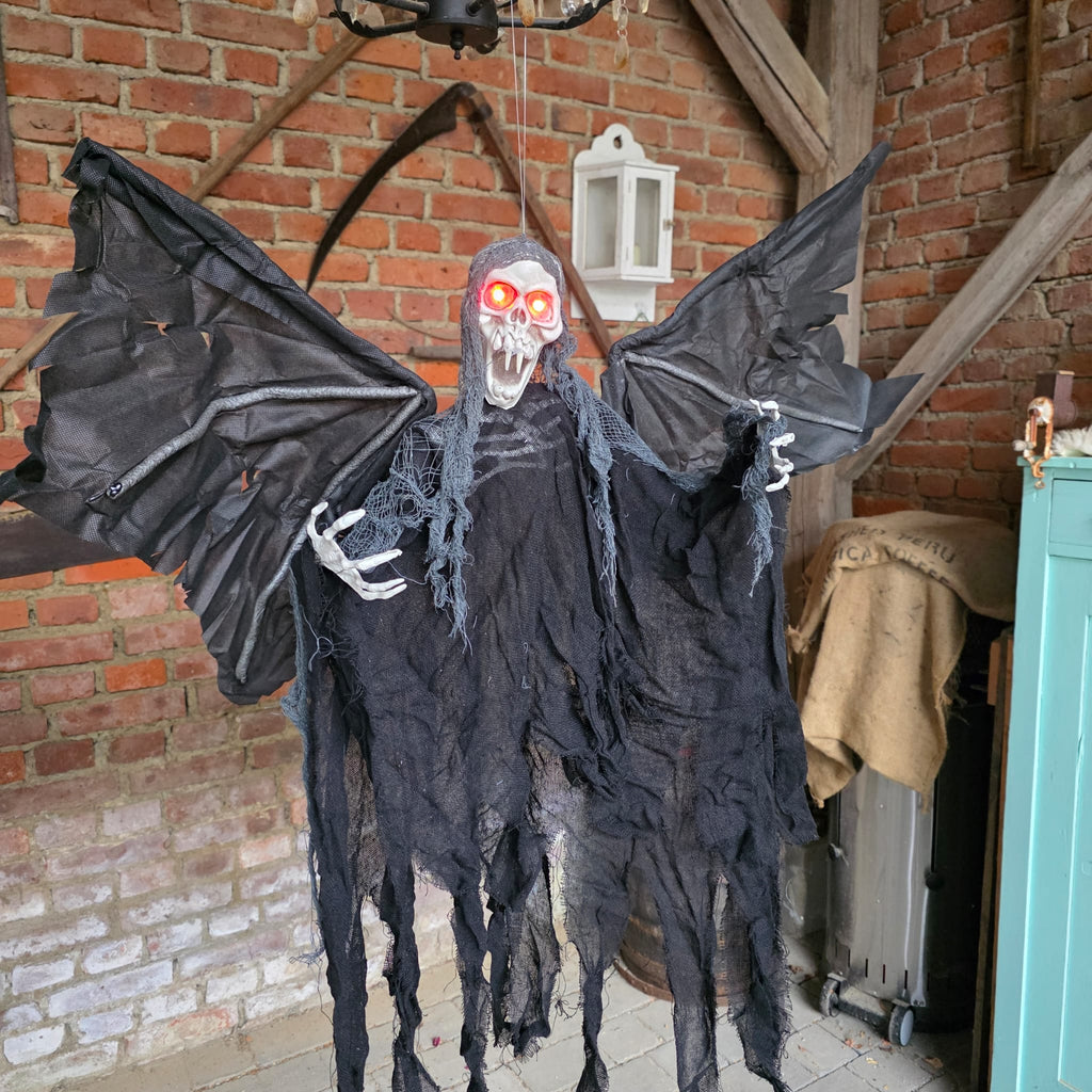 Vampire of the Dark &ndash; H&auml;ngende Halloween Figur