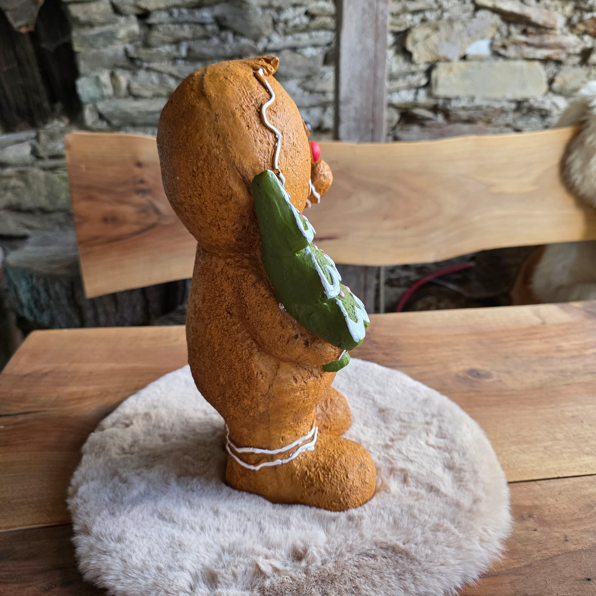 Lebkuchenmann Bruno mit Tannenbaum &ndash; weihnachtlicher Blickfang